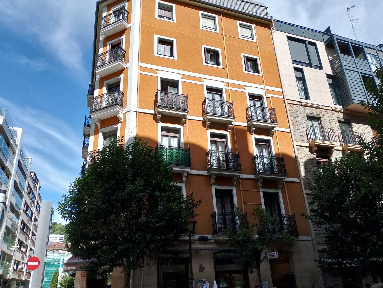 Vista exterior de Pis de lloguer en Donostia - San Sebastián  amb Calefacció, Parquet i Moblat