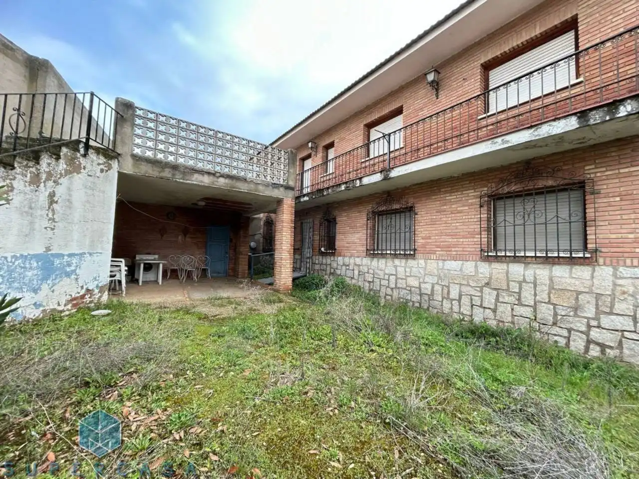 Vista exterior de Casa o xalet en venda en Bargas amb Calefacció, Jardí privat i Terrassa