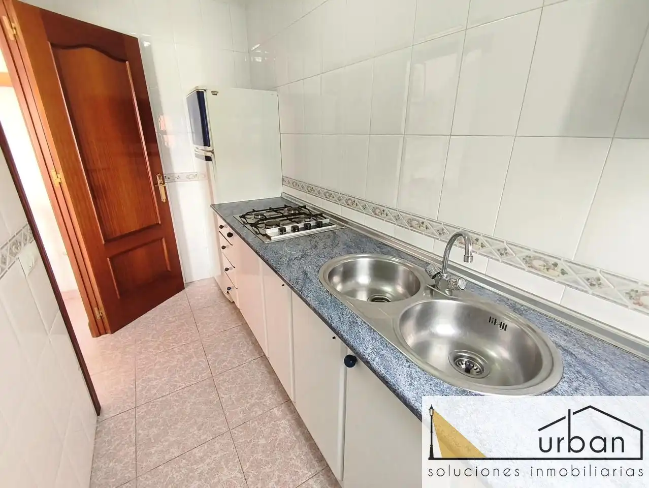 Cocina de Casa adosada en venta en Chipiona