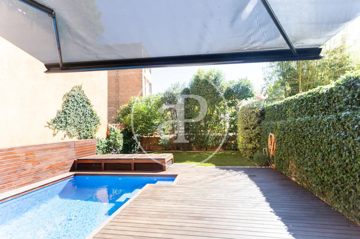 Swimming pool of Detached homes for rent in Barcelona  with Air Conditioner, Heating and Private garden