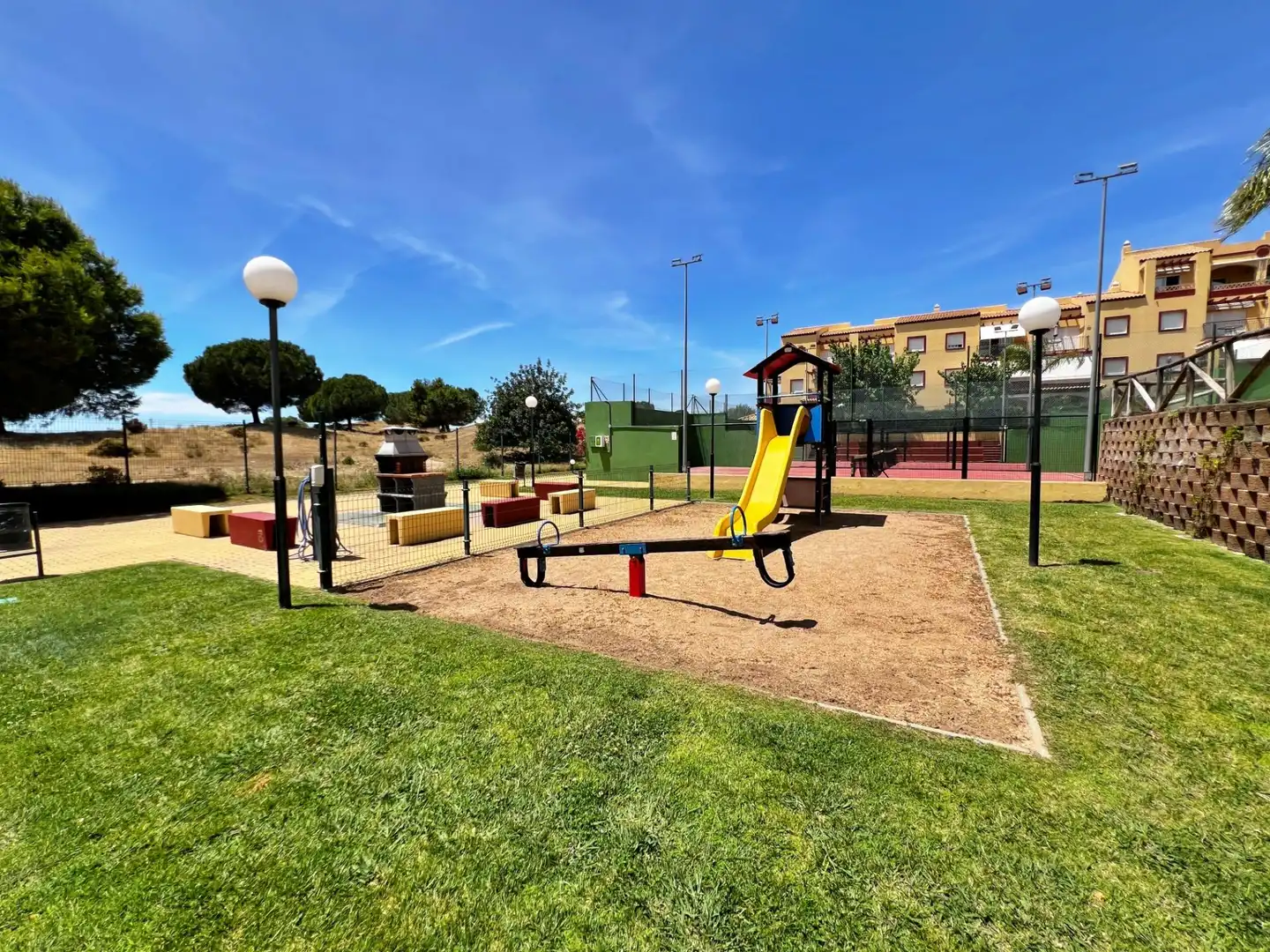 Aparcament de Apartament en venda en Ayamonte amb Jardí privat, Terrassa i Piscina comunitària