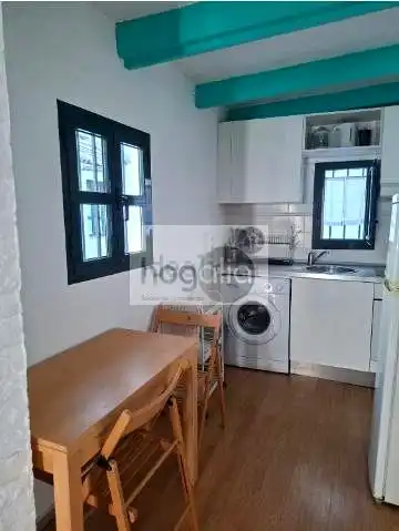 Cocina de Estudio de alquiler en Sevilla con Aire acondicionado, Terraza y Amueblado