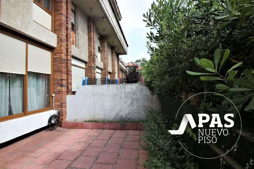Vista exterior de Casa adosada en venda en Santander amb Calefacció, Jardí privat i Terrassa