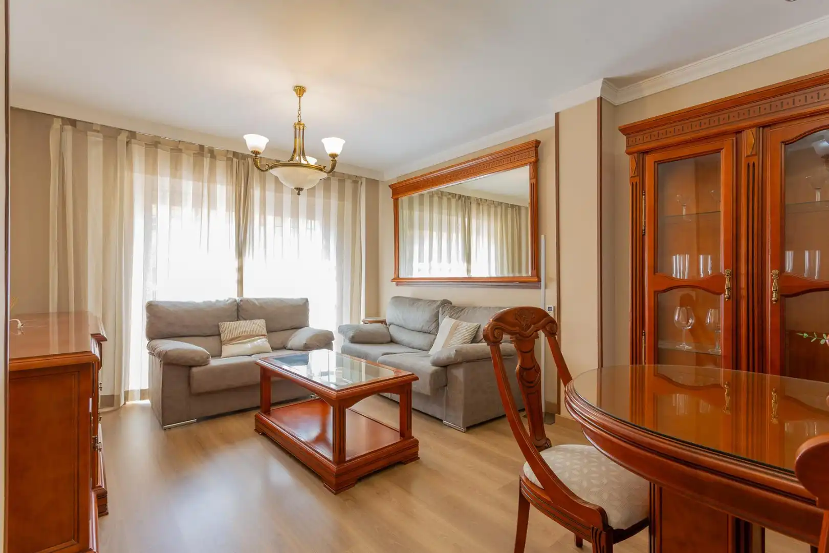 Sala d'estar de Casa adosada en venda en Alhendín amb Moblat i Piscina comunitària