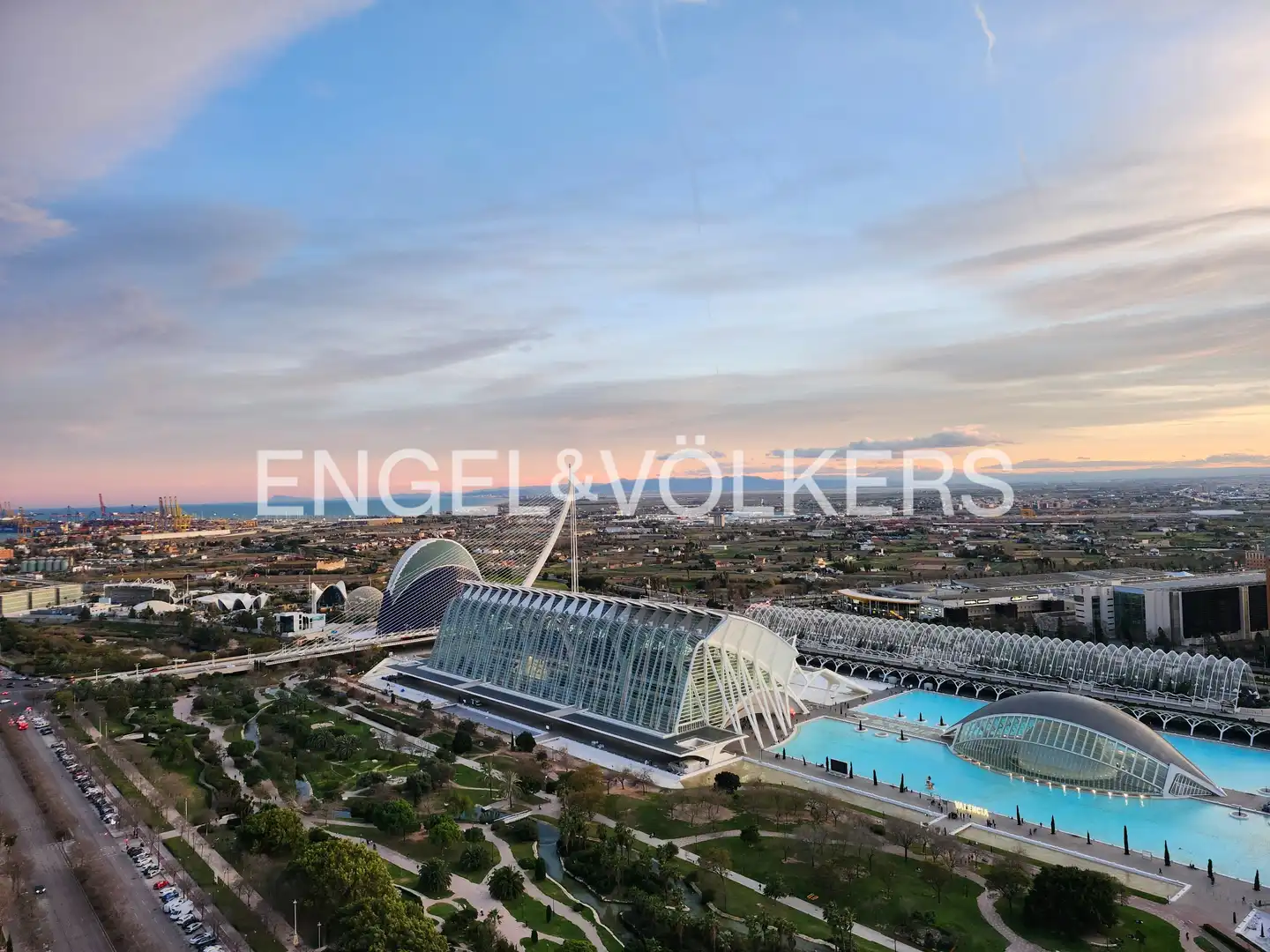 Vista exterior de Ático en venta en  Valencia Capital con Aire acondicionado, Calefacción y Trastero
