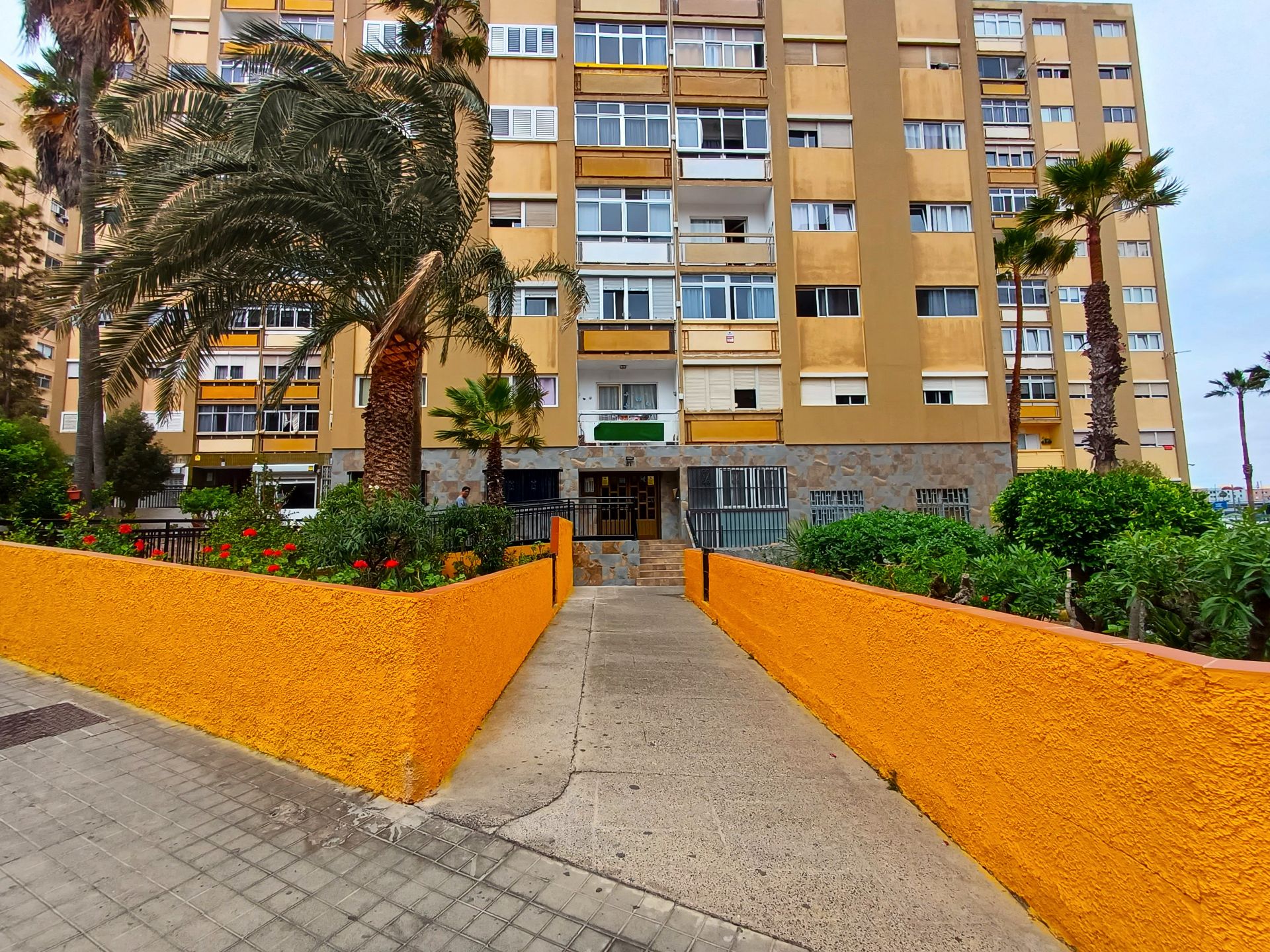 Vista exterior de Pis en venda en Las Palmas de Gran Canaria amb Forn i Microones
