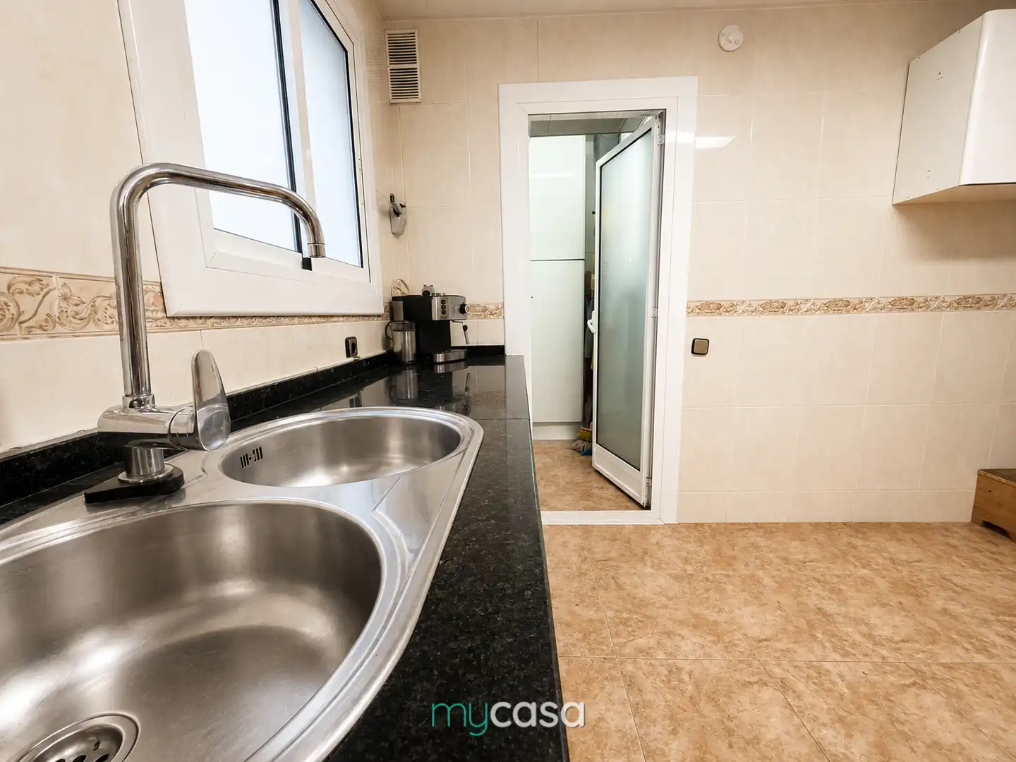 Cuina de Pis en venda en Badalona amb Aire condicionat, Calefacció i Forn
