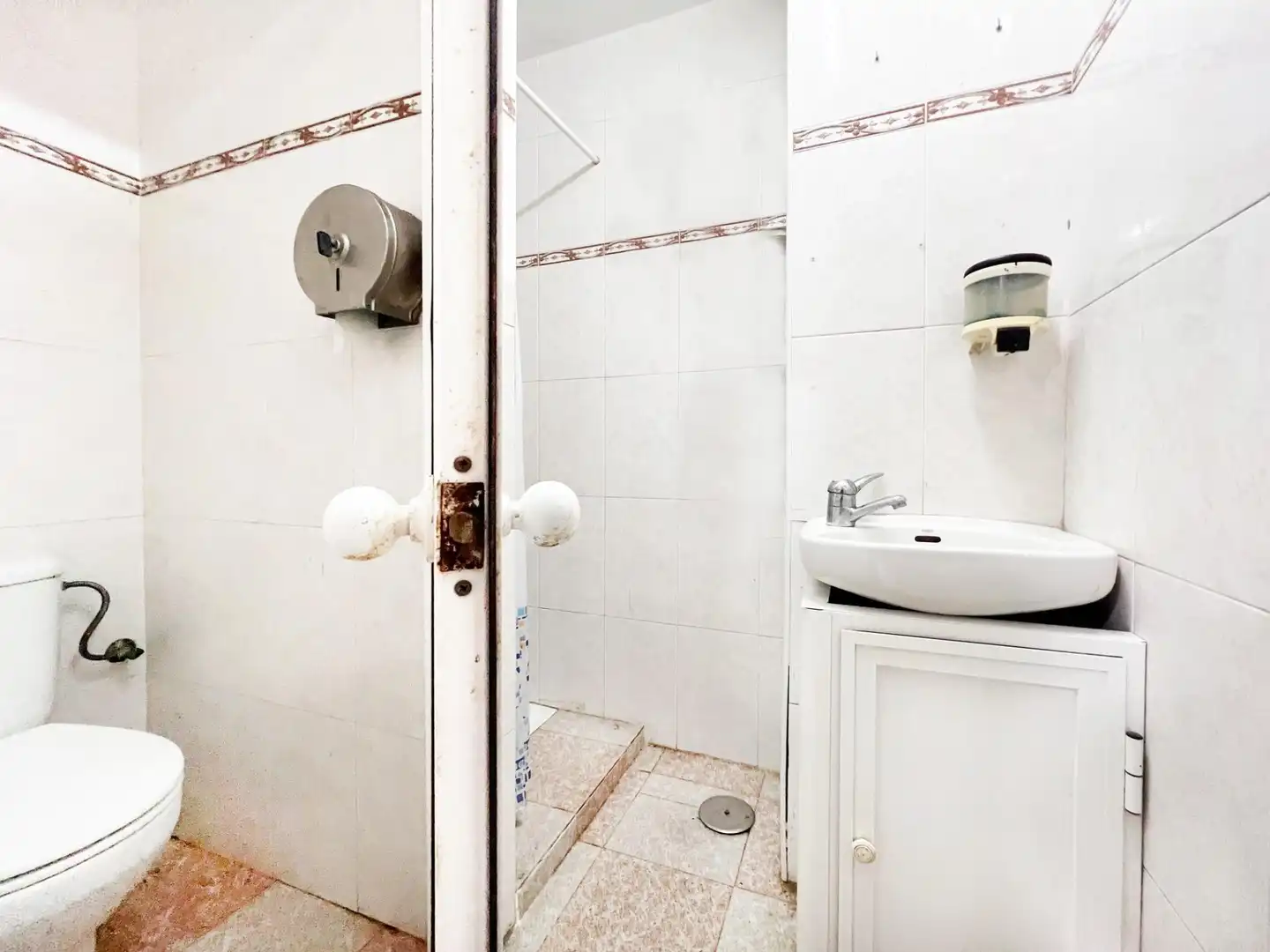 Baño de Local en venta en Cádiz