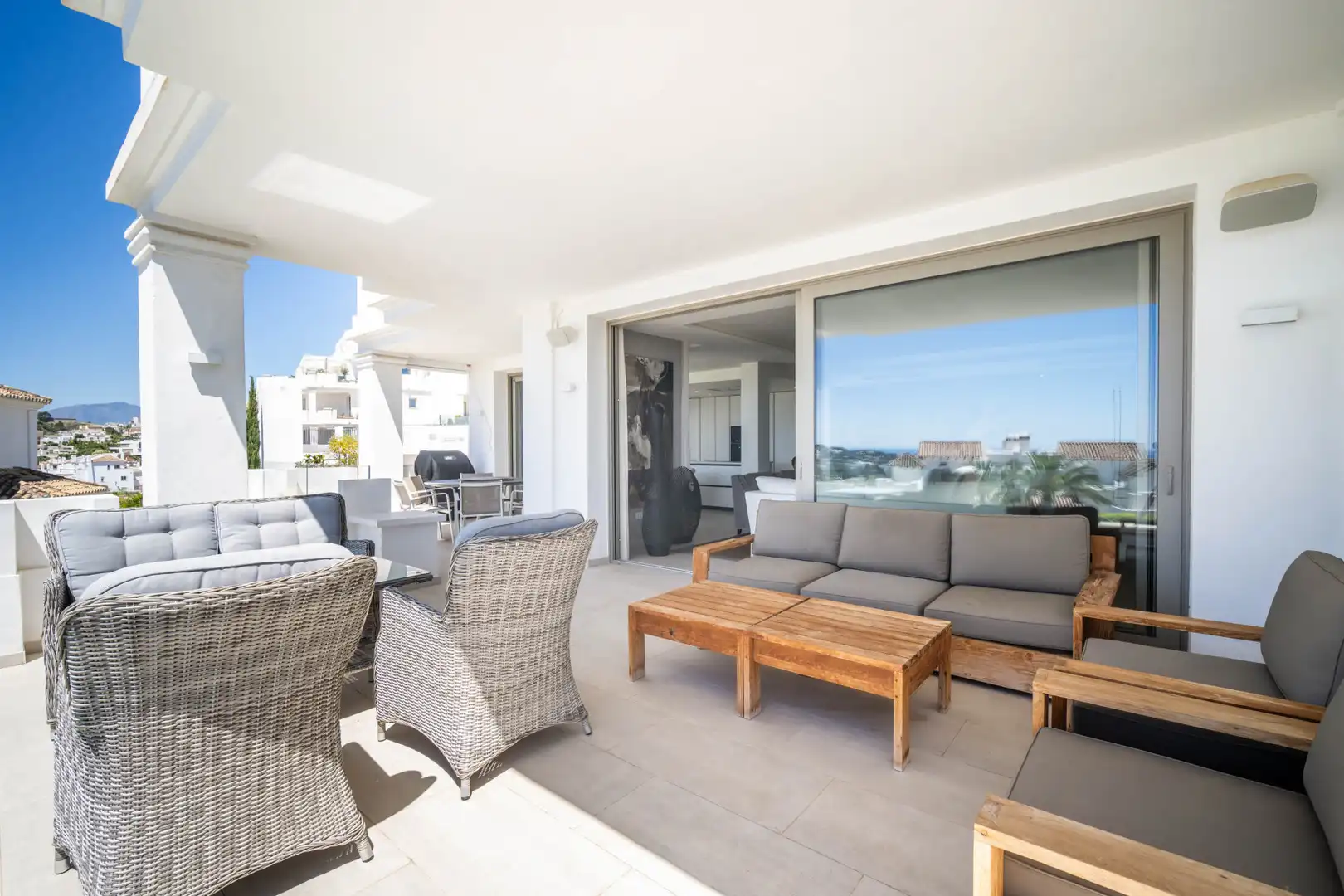 Home with terrace for sale in Nueva Andalucía, imagen 2