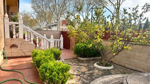 Foto 2 de Casa adosada en venta en Calle Suiza, Nuevo Parque, Ciudad Real Capital