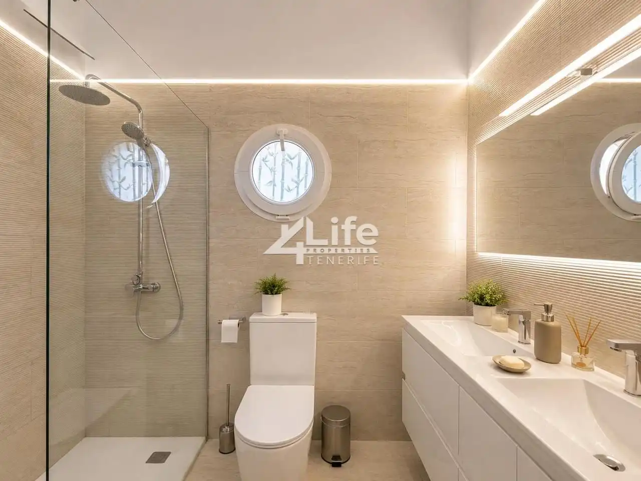 Bathroom of Duplexes for sale in Arona  with Private garden, Terrace and Swimming Pool