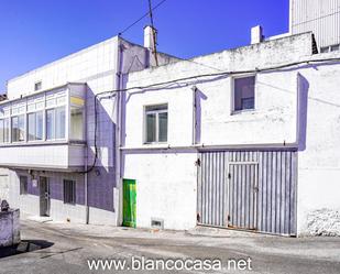 Vista exterior de Casa o xalet en venda en Ponteceso amb Calefacció, Jardí privat i Terrassa