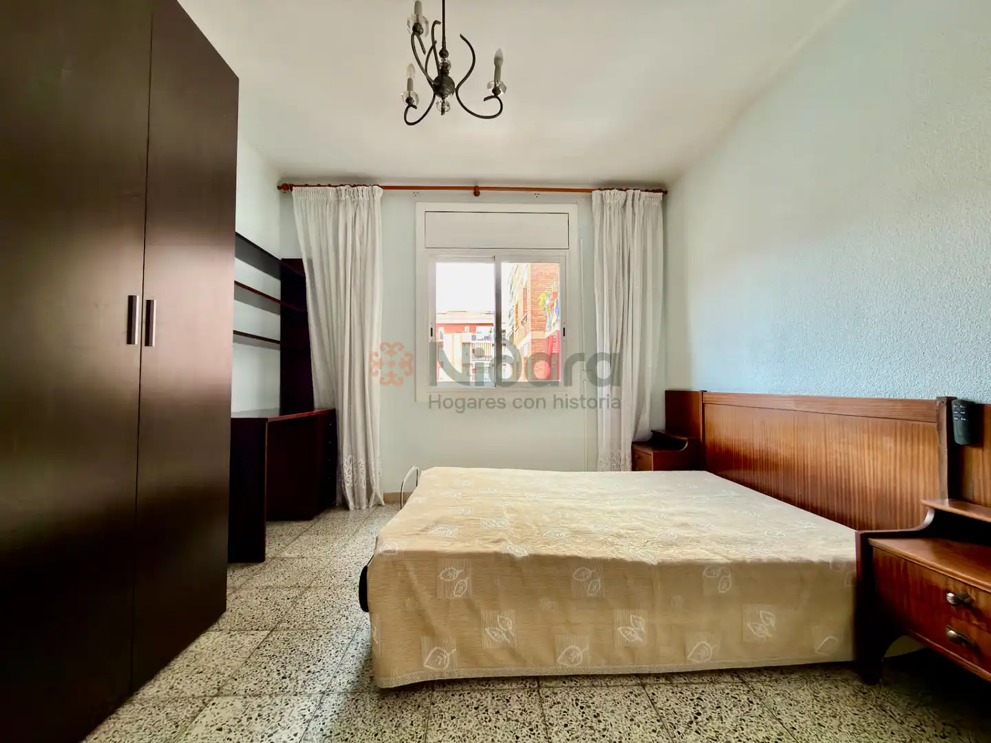 Schlafzimmer von Wohnung zum Verkauf in Barcelona mit Möbliert, Ofen und Balkon