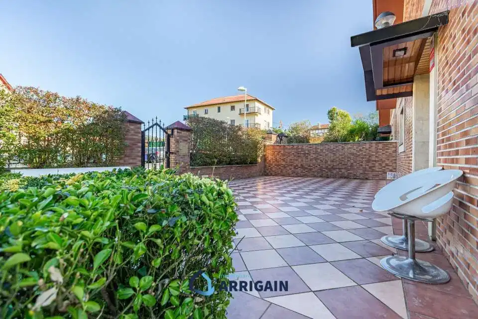 Terrassa de Casa adosada en venda en Donostia - San Sebastián  amb Calefacció, Jardí privat i Terrassa