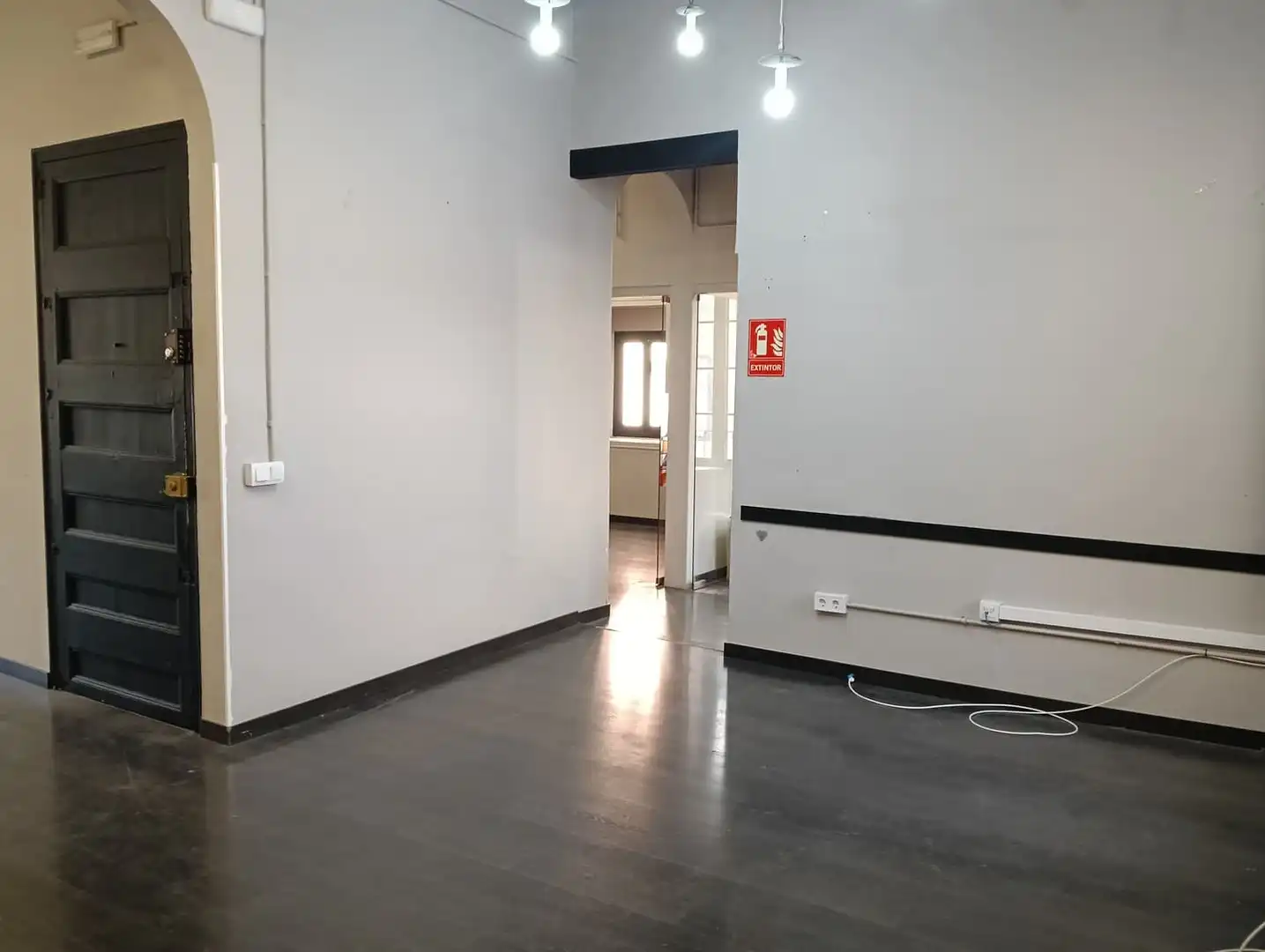 Büro zur Miete in Vilanova i la Geltrú mit Balkon