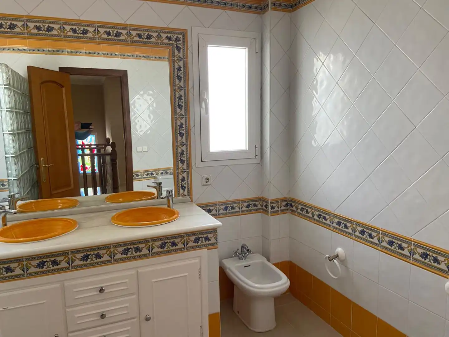 Baño de Casa adosada en venta en Conil de la Frontera con Aire acondicionado, Terraza y Trastero