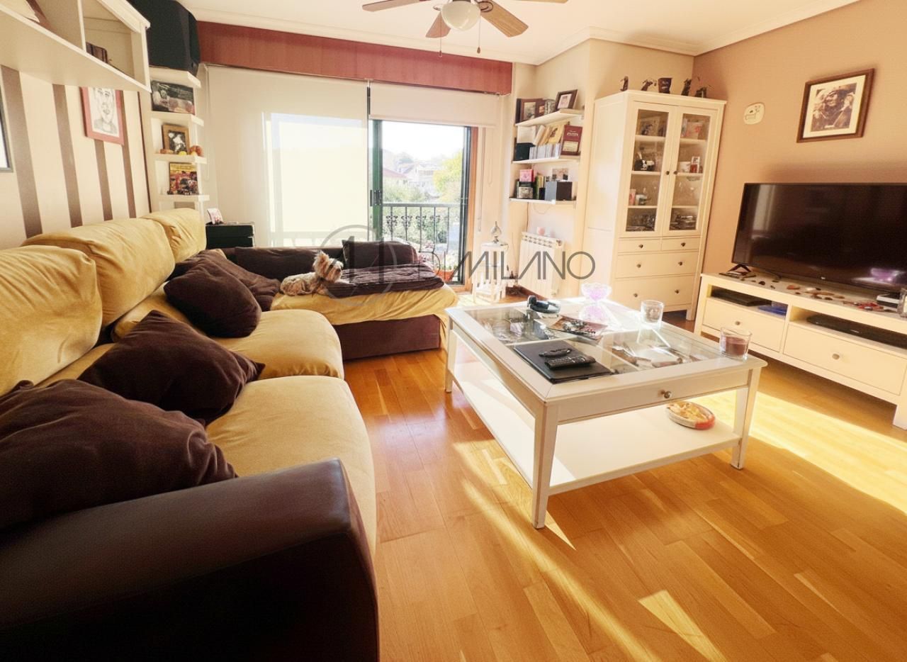 Sala d'estar de Dúplex en venda en Vigo  amb Calefacció