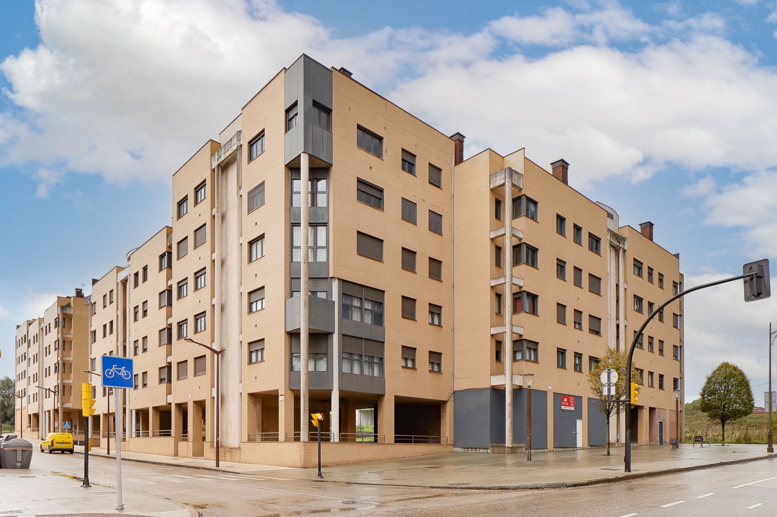 Vista exterior de Pis en venda en Gijón  amb Calefacció, Parquet i Traster