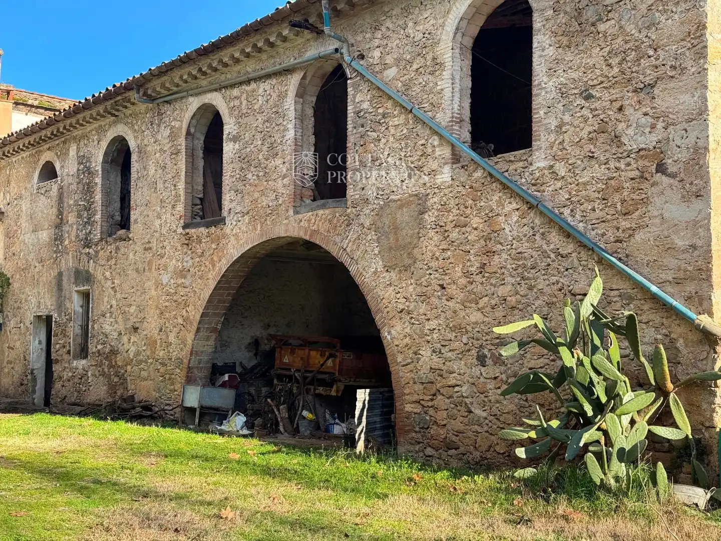 Vista exterior de Finca rústica en venda en Sant Ferriol amb Terrassa