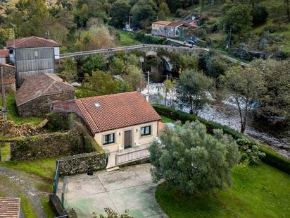 Vista exterior de Casa o xalet en venda en Melide amb Moblat