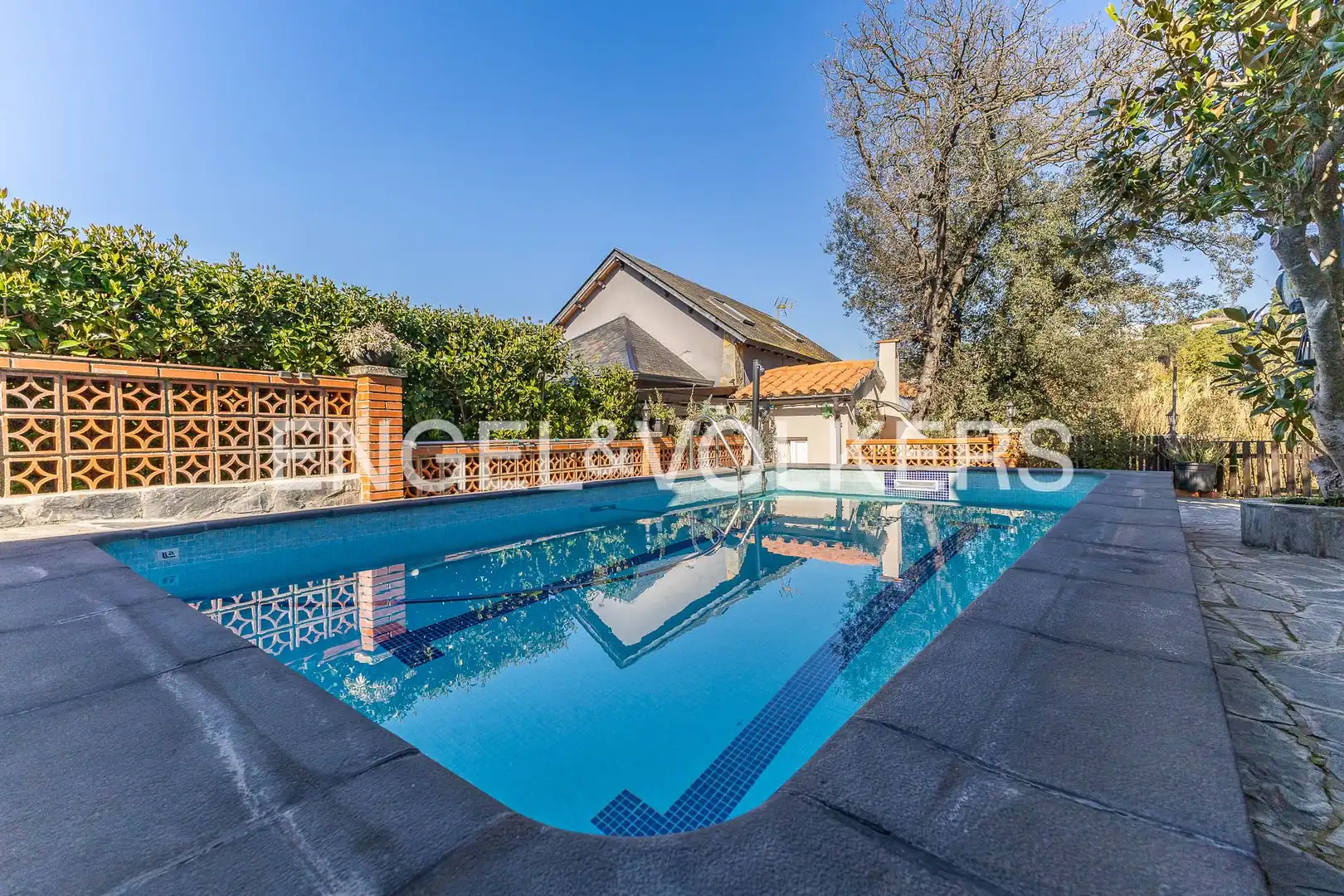 Swimming pool of Houses for sale in Sant Cugat del Vallès  with Air Conditioner, Heating and Private garden