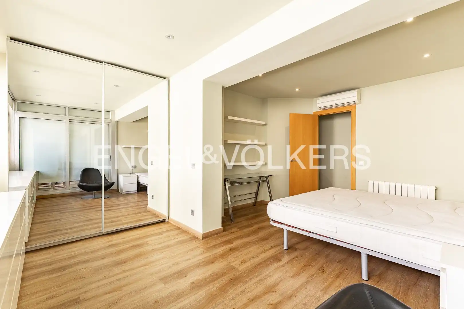 Bedroom of Flat for rent in Barcelona  with Air Conditioner, Heating and Terrace