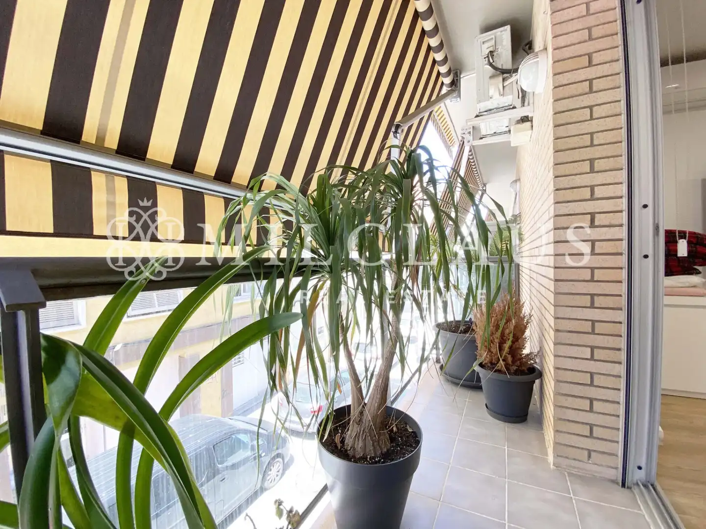 Terrasse von Einfamilien-Reihenhaus zum Verkauf in L'Hospitalet de Llobregat mit Klimaanlage, Heizung und Parkett