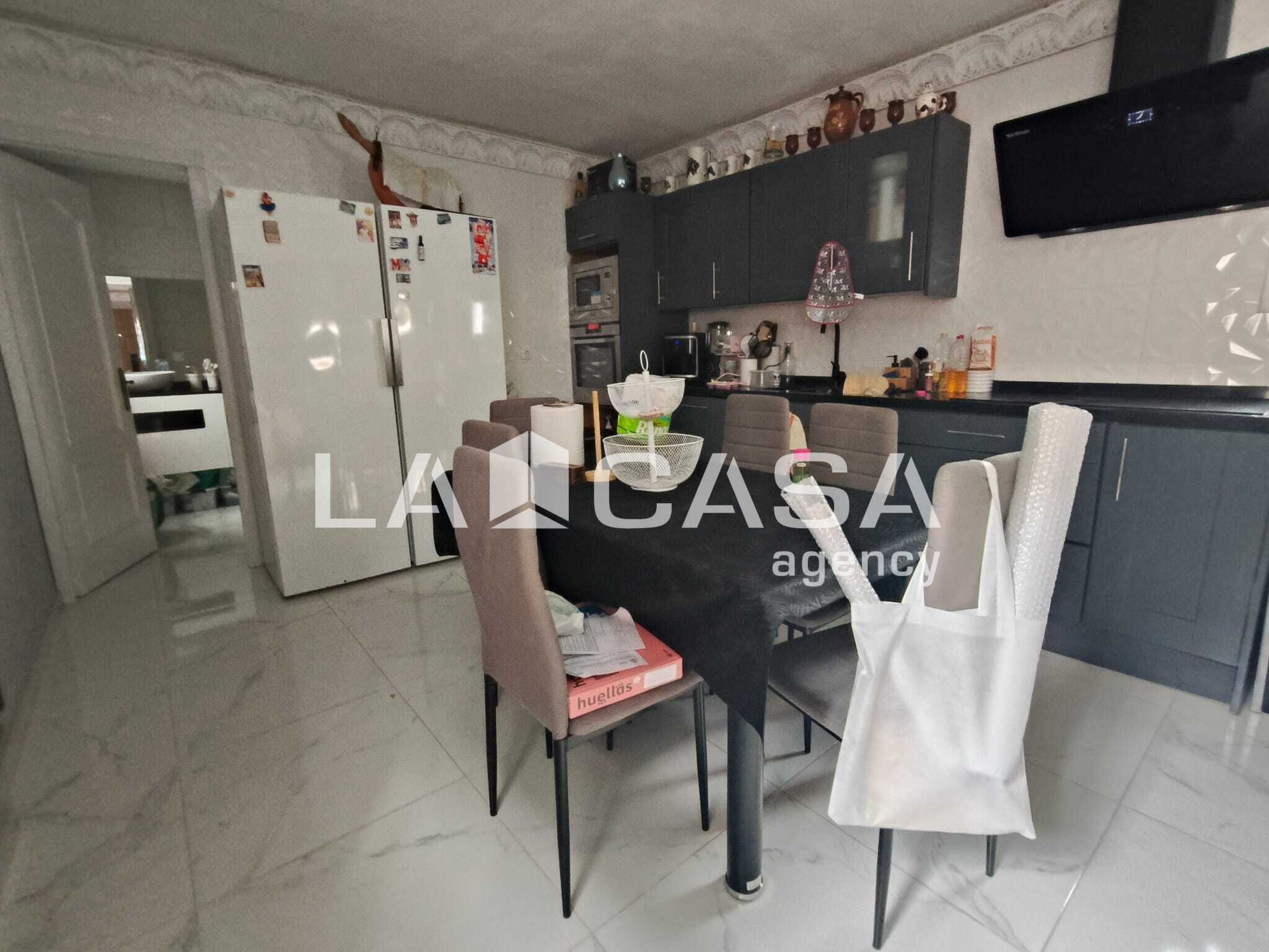 Cuina de Casa o xalet en venda en Algeciras amb Terrassa i Balcó