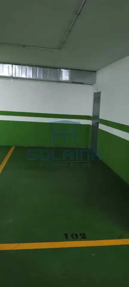 Aparcament de Apartament de lloguer en Ourense Capital  amb Calefacció, Traster i Balcó