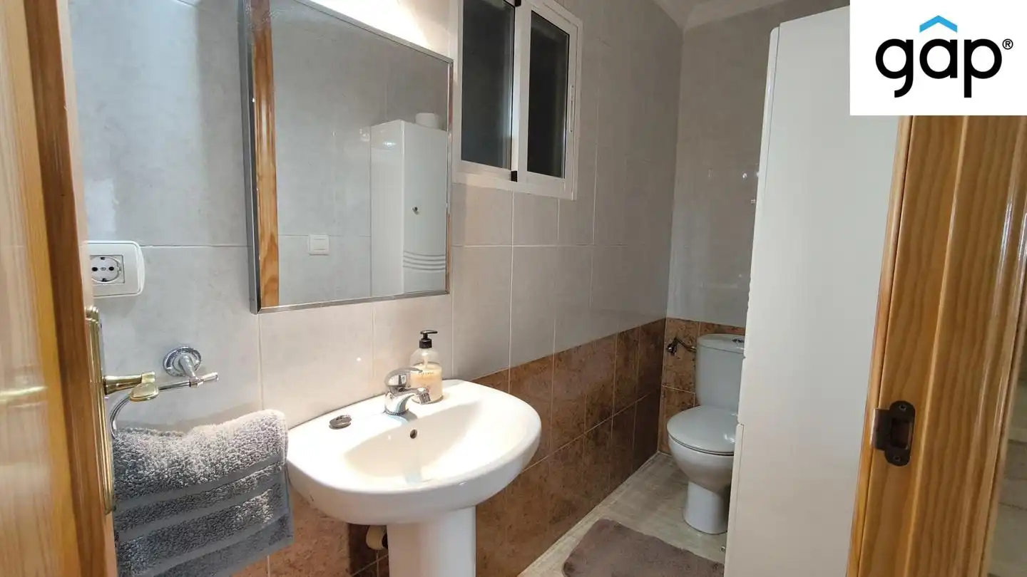 Badezimmer von Einfamilien-Reihenhaus zum Verkauf in Horcajo de Santiago mit Heizung, Abstellraum und Möbliert