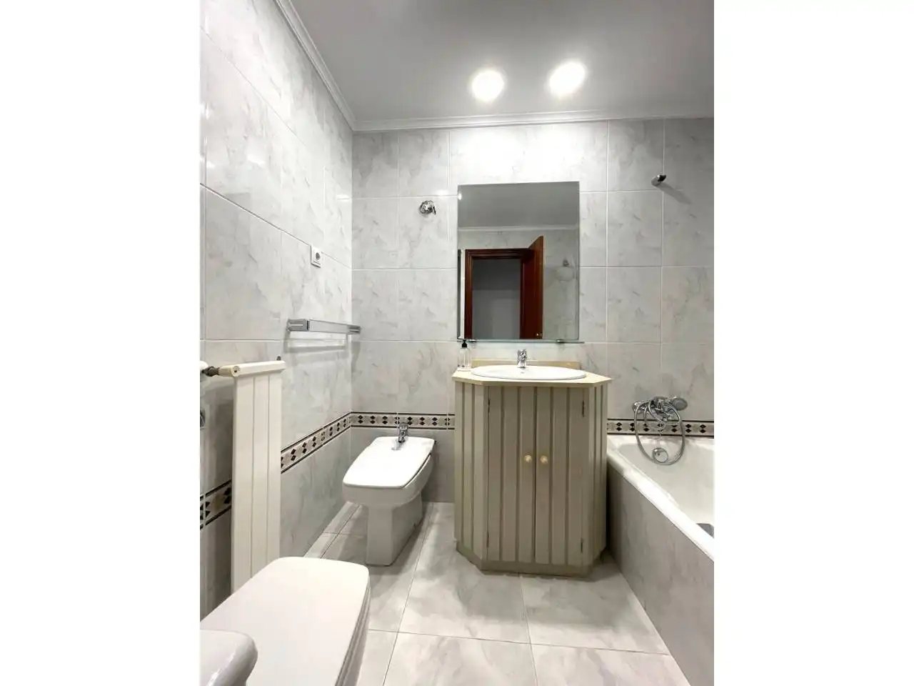 Badezimmer von Wohnung zum Verkauf in Leioa mit Heizung und Terrasse