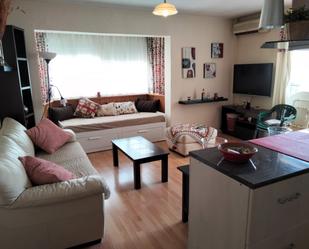 Sala d'estar de Apartament de lloguer en Fuengirola amb Aire condicionat, Calefacció i Terrassa