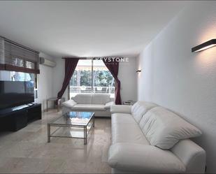 Sala d'estar de Apartament de lloguer en Calvià amb Aire condicionat, Terrassa i Piscina