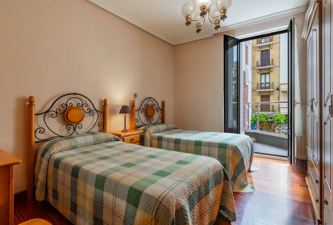 Bedroom of Flat for sale in Donostia - San Sebastián   with Heating, Balcony and Alarm