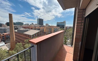 Exterior view of Flat for sale in  Barcelona Capital  with Balcony