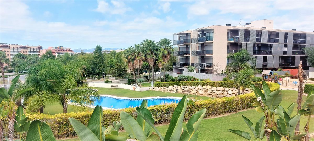 Swimming pool of Garage for sale in Salou