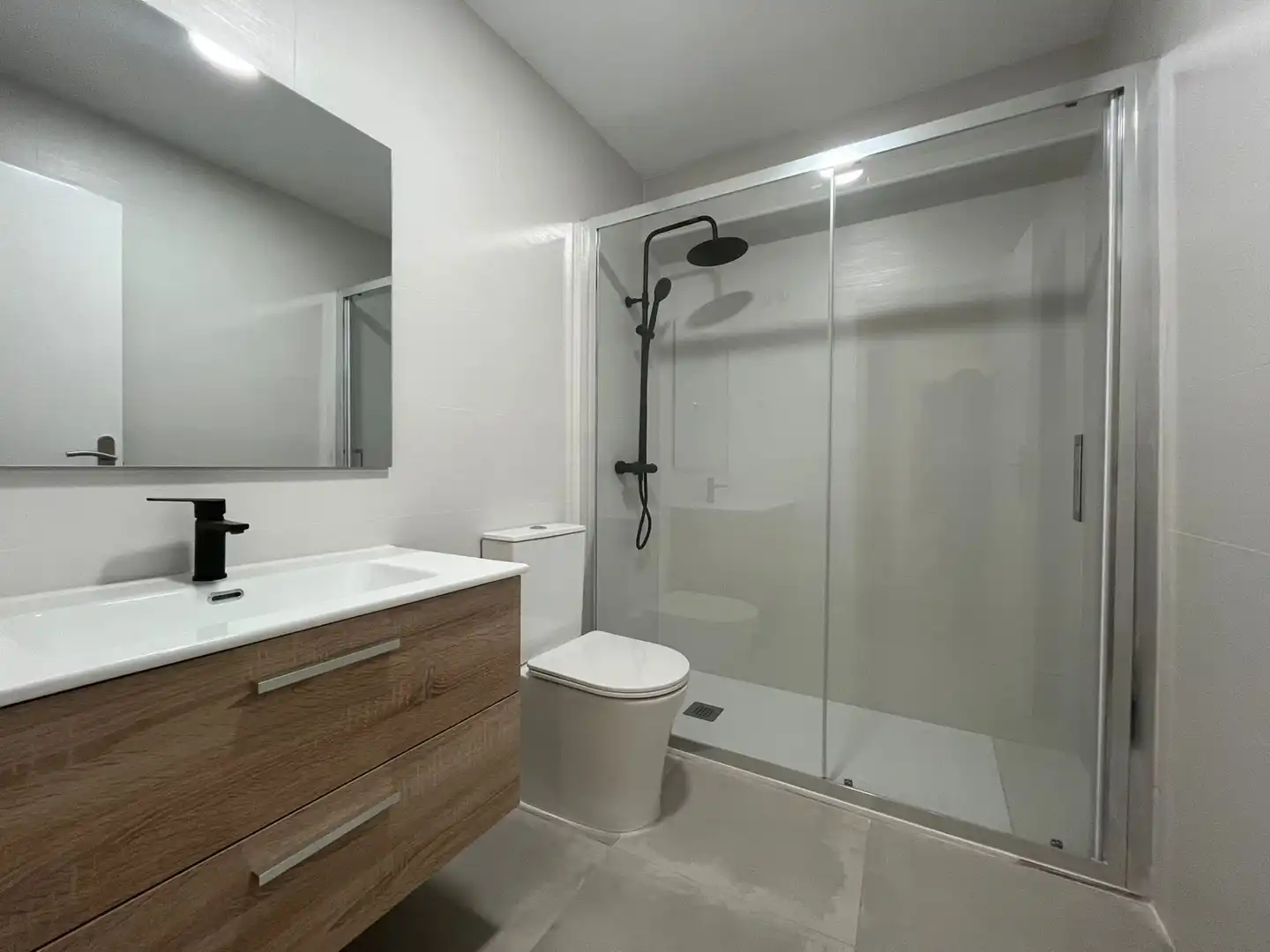 Bathroom of Flat for sale in Sabadell  with Air Conditioner, Heating and Private garden