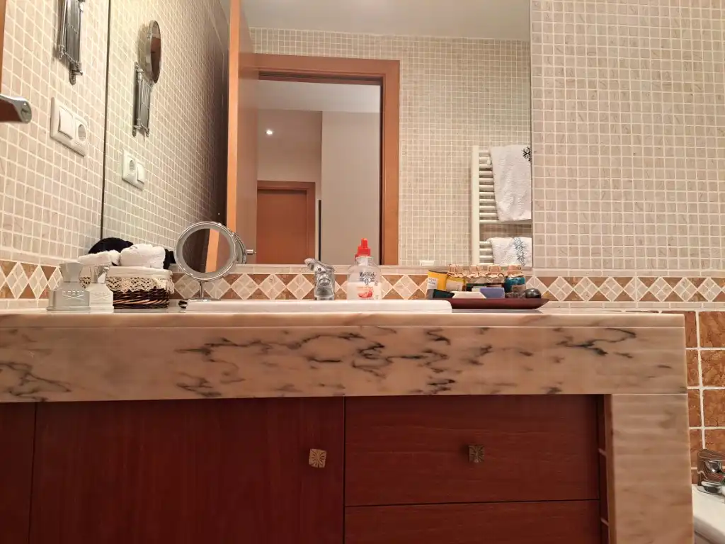 Baño de Dúplex en venta en Alp con Calefacción, Trastero y Amueblado