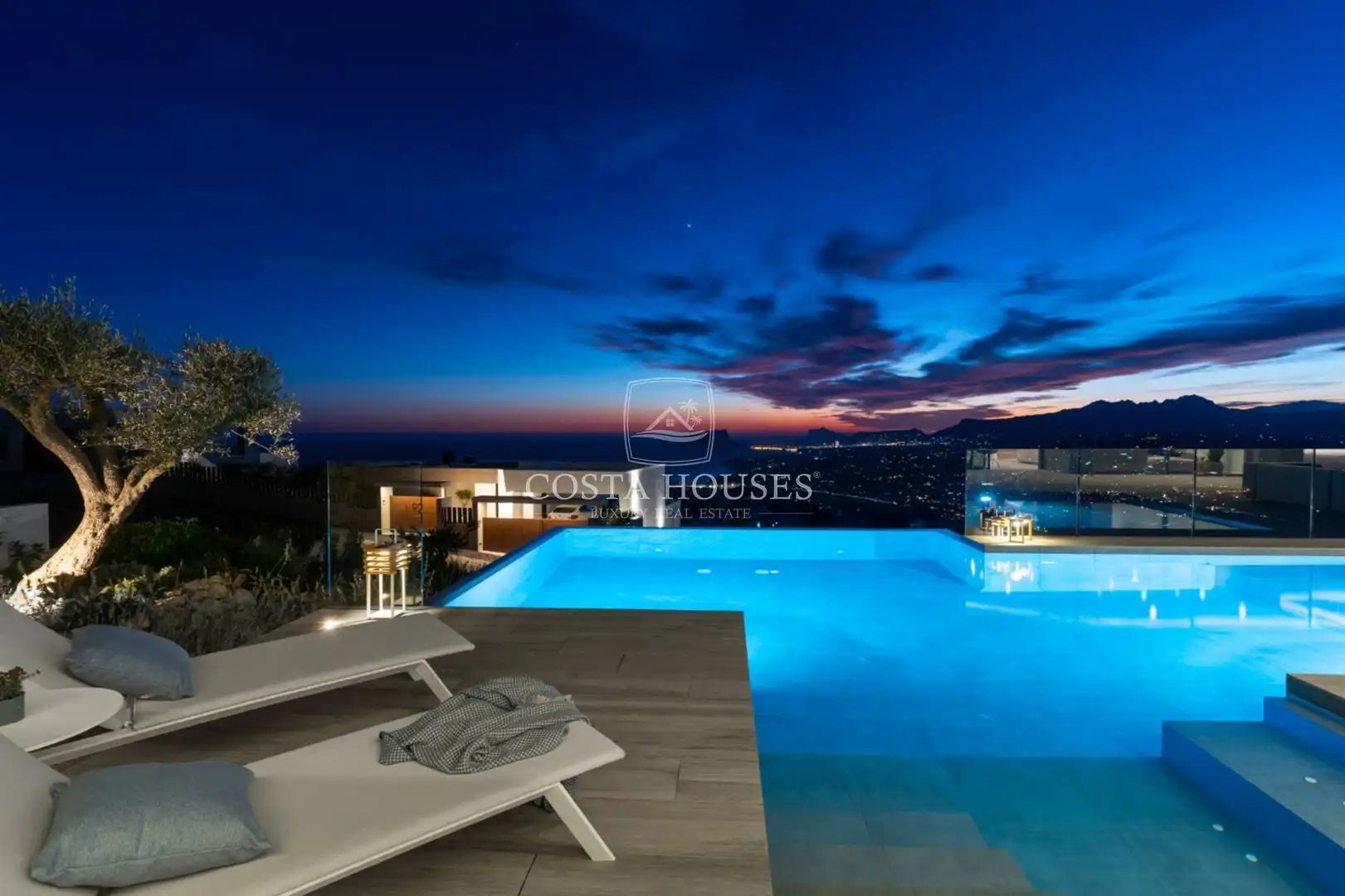 Villa con piscina in vendita a Cumbre del Sol, imagen 2