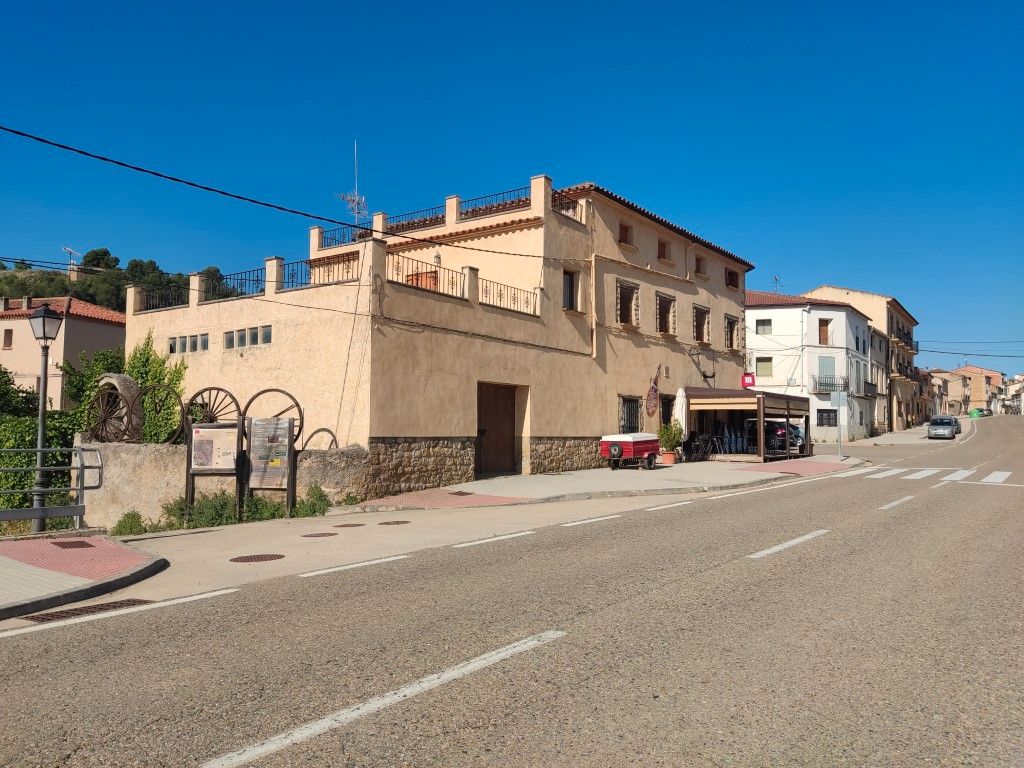 Vista exterior de Finca rústica en venda en Valdeltormo amb Calefacció, Jardí privat i Terrassa