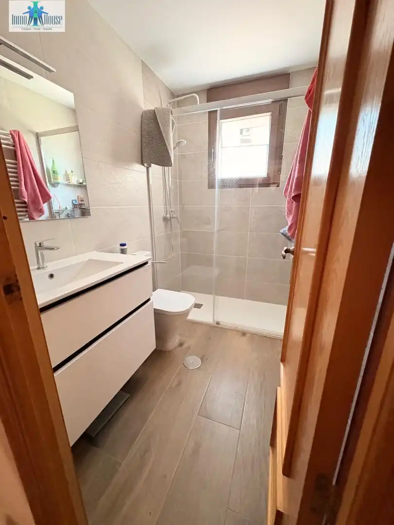 Bany de Casa o xalet en venda en Albacete amb Aire condicionat, Calefacció i Jardí privat