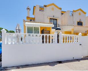 Vista exterior de Casa o xalet en venda en Guardamar del Segura amb Aire condicionat, Calefacció i Terrassa