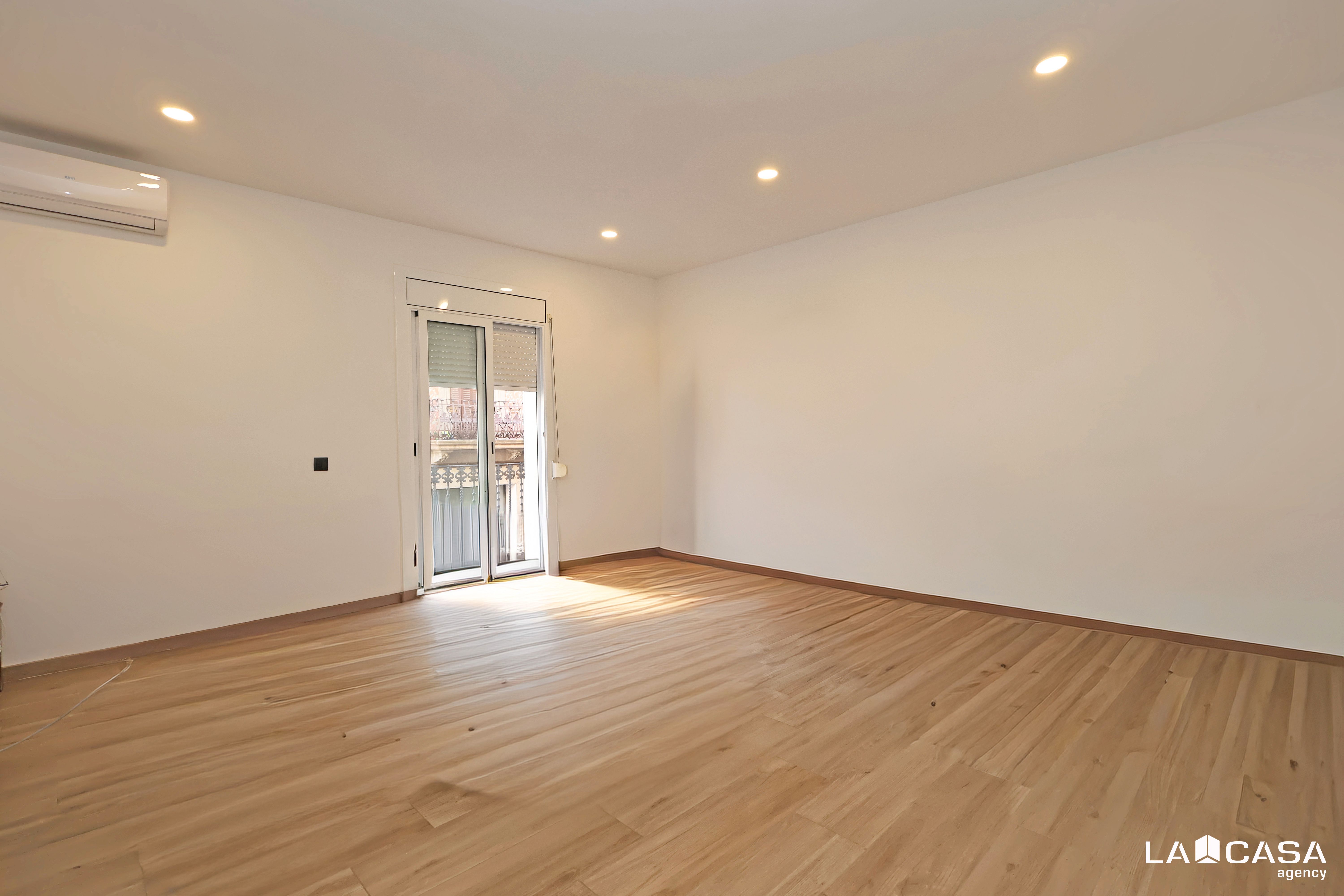 Sala de estar de Piso en venta en  Barcelona Capital con Trastero y Balcón