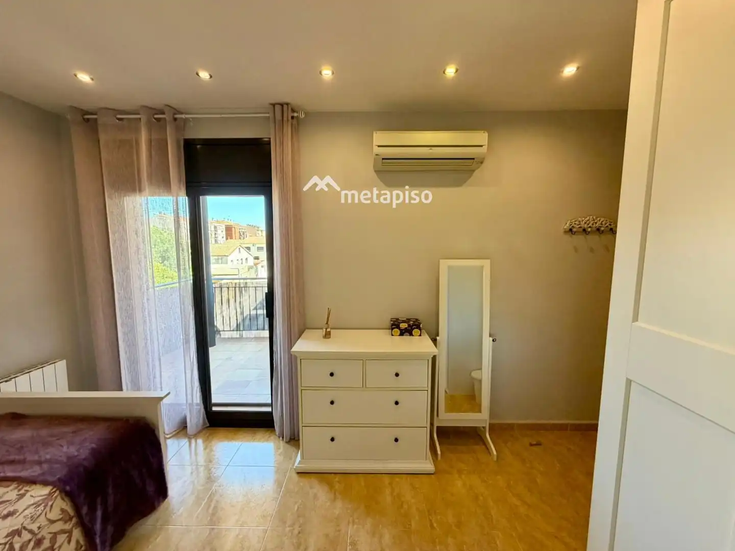 Habitación de Casa adosada en venta en Santa Margarida I Els Monjos con Aire acondicionado, Calefacción y Terraza