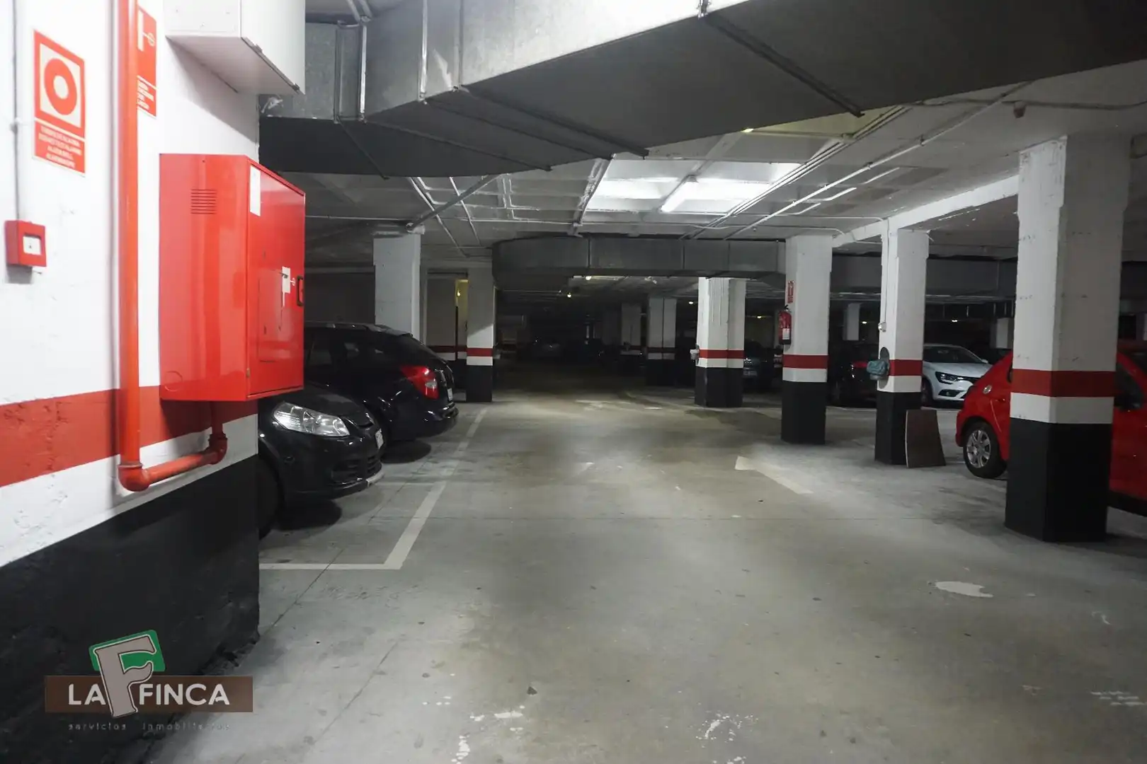 Aparcament de Pis en venda en Oviedo  amb Calefacció, Parquet i Terrassa