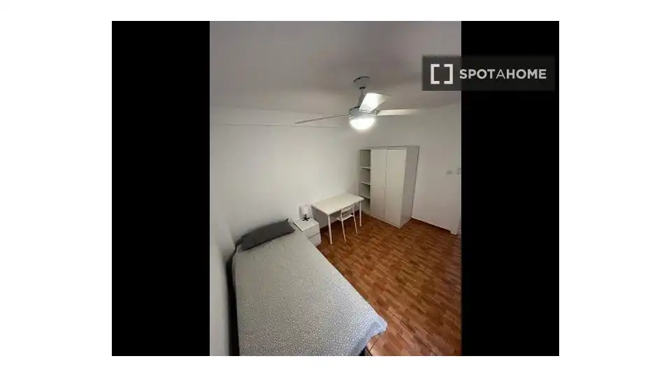 Habitación de Piso de alquiler en Valencia con Aire acondicionado, Calefacción y Amueblado