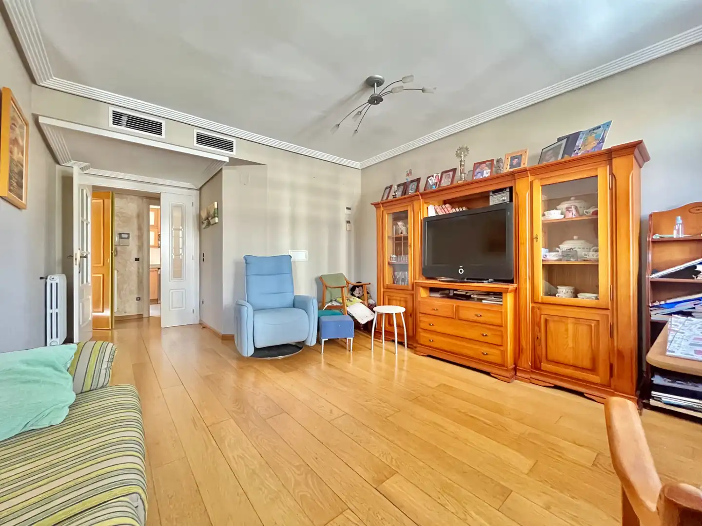 Wohnzimmer von Maisonette zum Verkauf in Zaragoza mit Klimaanlage, Heizung und Parkett