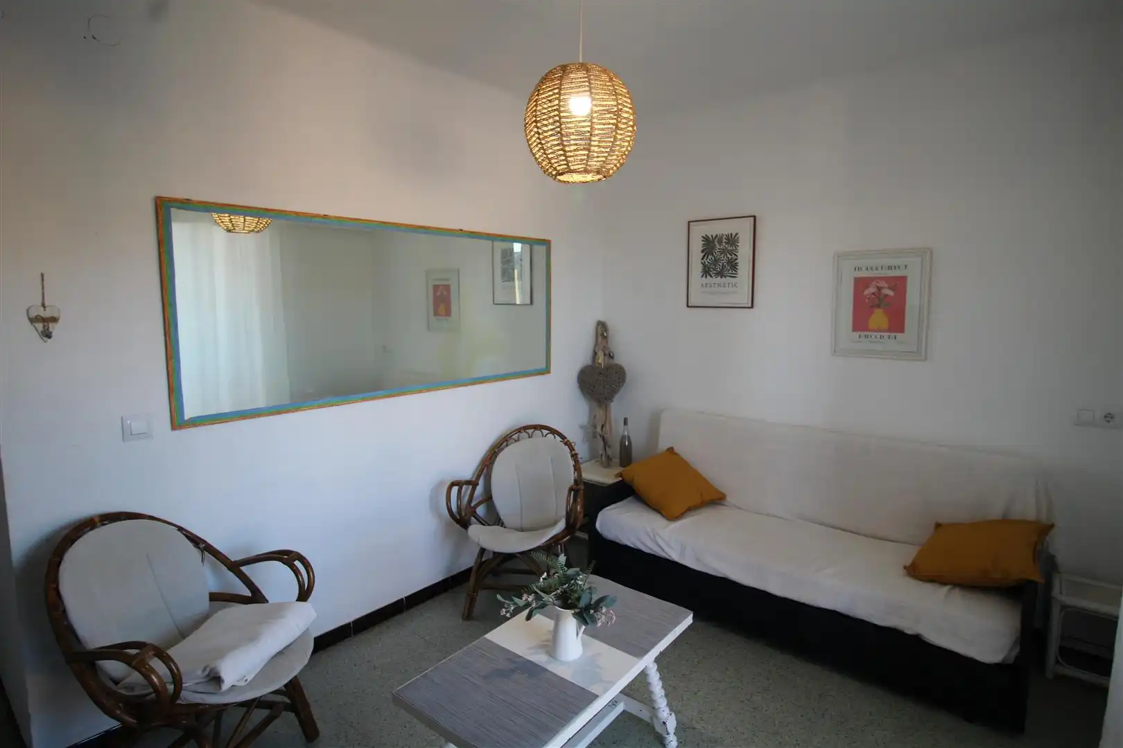 Sala de estar de Apartamento en venta en L'Estartit con Calefacción, Terraza y Amueblado
