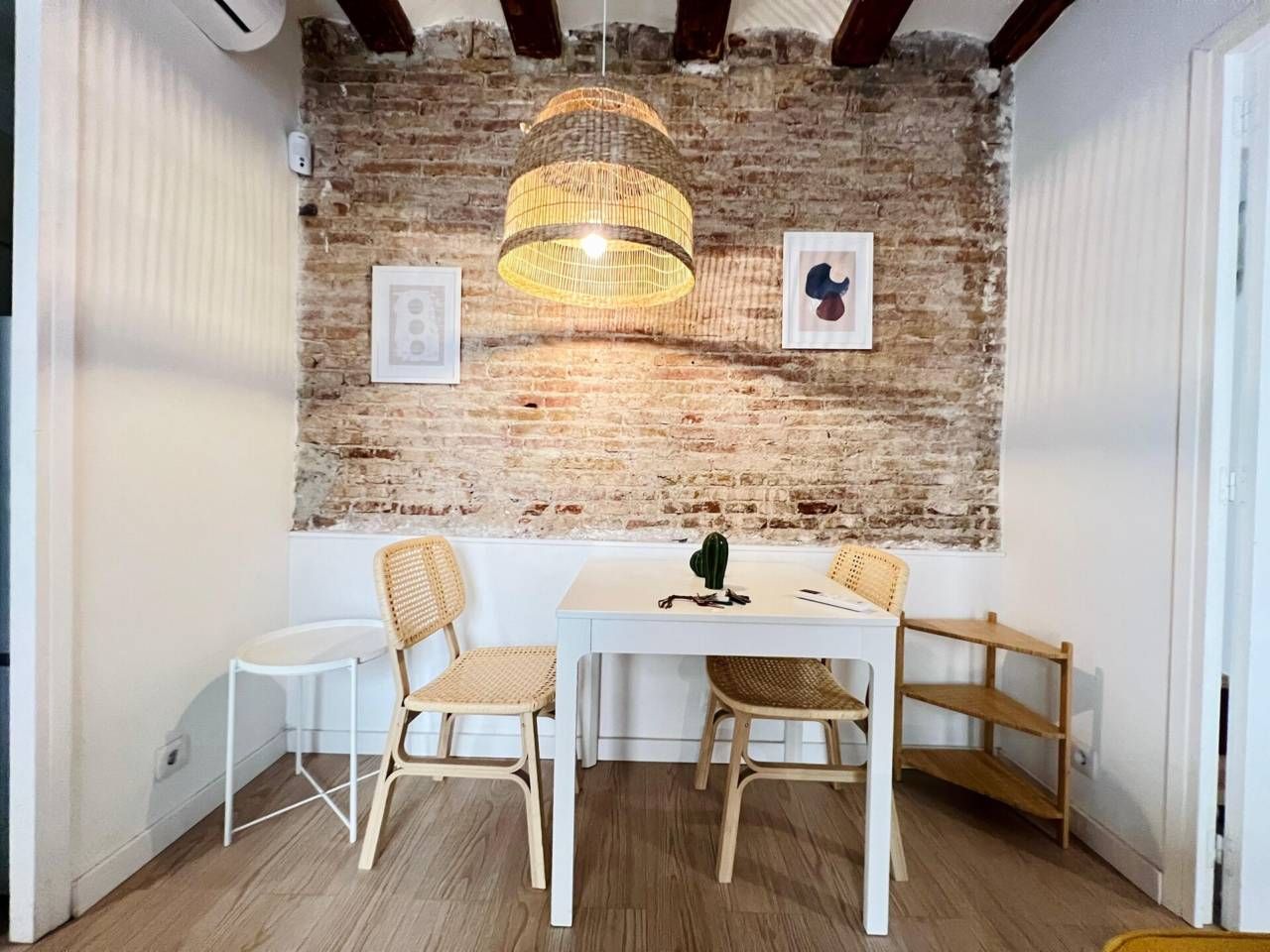 Comedor de Piso de alquiler en  Barcelona Capital con Aire acondicionado, Amueblado y Balcón