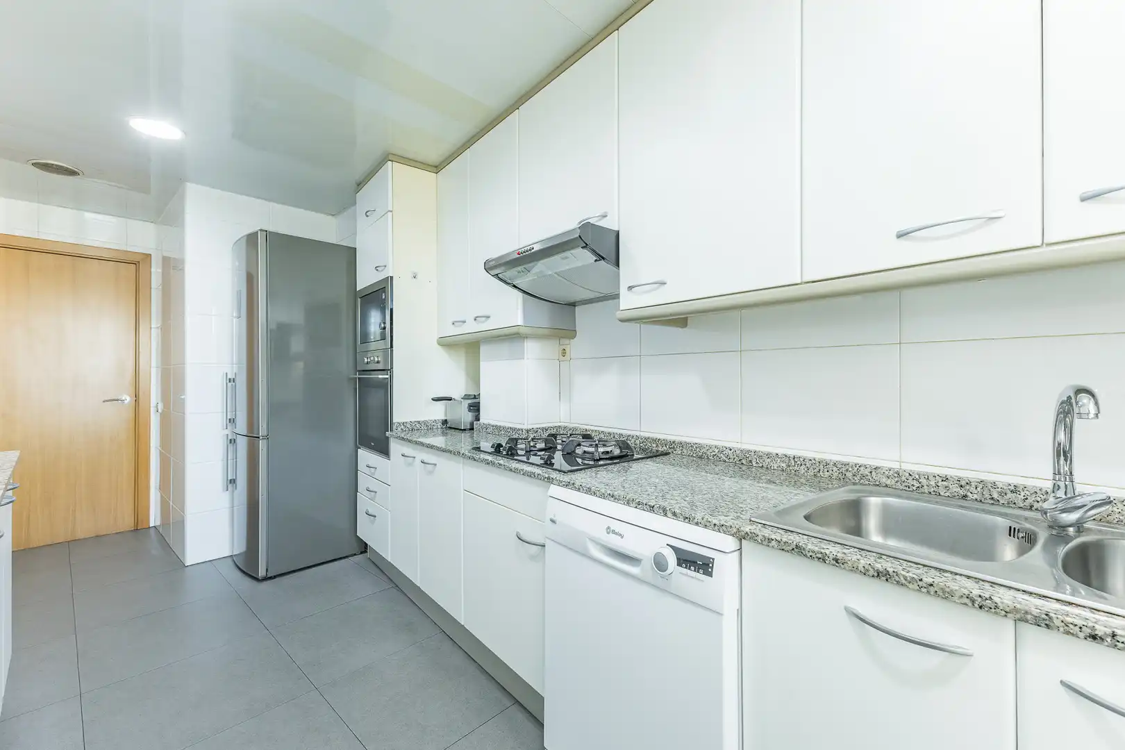 Küche von Wohnung zum Verkauf in Barcelona mit Klimaanlage, Heizung und Terrasse